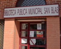 Fachada del centro de lectura de San Blas