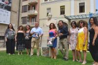 La concejal de Cultura, con los directores del Principal y de su Coro, el presidente de la Compañía Lírica y artistas de "Doña Francisquita"