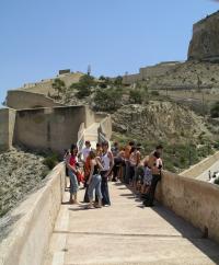 Visita por el recorrido de la muralla