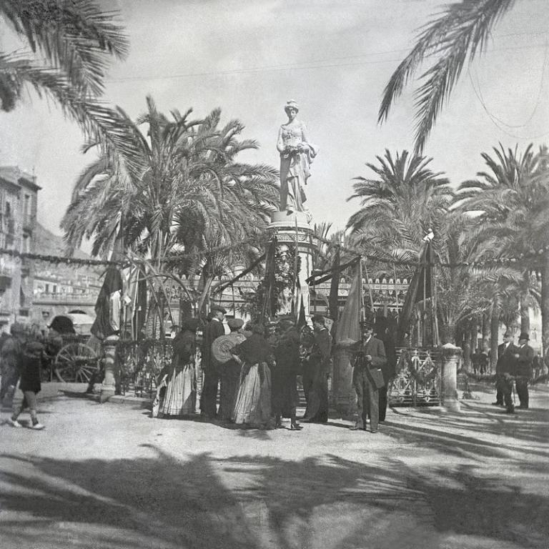 Monumento a los Mártires de la Libertad. 1910. Colección Frías.