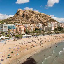 Castillo de Santa Bárbara y Playa del Postiguet. Castell de Santa Bàrbara i platja Postiguet