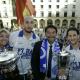 En el balcón del Ayuntamiento, con los trofeos 