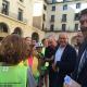 Luis Barcala con escolares en la Plaza del Ayuntamiento celebrando la Semana de la Movilidad