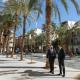 El alcalde Luis Barcala y el concejal Antonio Peral, en la Plaza de les Palmeretes