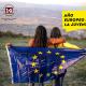 Jovenes con bandera europea