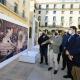 El alcalde Luis Barcala y el concejal de Fiestas en la exposición fotográfica de la Semana Santa