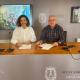 El concejal de Cultura, Antonio Manresa, y la presidenta de la Federació de les Fogueres de Sant Joan, Toñi Martín-Zarco firmando el convenio