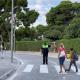 Alicante repinta los pasos peatonales de 85 centros educativos