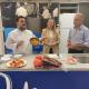 La concejala de Comercio, Lidia López en el showcooking de arroz del Chef Sergio Sierra