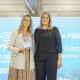La concejala de Empleo y Fomento del Ayuntamiento de Alicante, Mari Carmen de España con el premio a la ‘Mejor iniciativa pública’