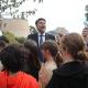 El alcalde junto a los escolares del Colegio Prácticas La Aneja El alcalde junto a los escolares del Colegio Prácticas La Aneja