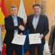 Imagen del acto de firma del protocolo de actuaciones ante infracciones urbanísticas entre el alcalde de Alicante, Luis Barcala, y el director de ... Imagen del acto de firma del protocolo de actuaciones ante infracciones urbanísticas entre el alcalde de Alicante, Luis Barcala, y el director de ...