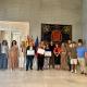 Imagen del acto celebrado en el Salón Azul del Ayuntamiento de Alicante de entrega de los cheques de las barras solidarias