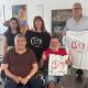 Imagen de los concejales de Bienestar Social, Begoña León, y el concejal de Limpieza, Manuel Villar, junto a representantes de la asociación Ade...