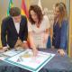 Imagen del alcalde de Alicante, Luis Barcala, en la firma del convenio de urbanización que permitirá construir en la Albufereta un nuevo sector c...