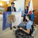 Imagen del alcalde de Alicante, Luis Barcala, en la recepción de los medallistas paralímpicos Iván Cano y Delia Fontcuberta
