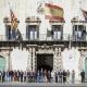 Imagen del equipo de Gobierno en el minuto de silencio a las puertas del edificio consistorial 