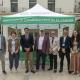 Imagen del alcalde de Alicante, Luis Barcala, en la  jornada de cuestación que lleva a cabo la Asociación Española contra el Cáncer