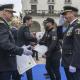 Imagen del alcalde de Alicante, Luis Barcala, en el acto del Día de la Policía Local celebrado en la plaza del Ayuntamiento
