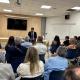 Imagen del alcalde de Alicante, Luis Barcala, en la reunión mantenida en el Cerca con 30 asociaciones comerciales y de hostelería de Alicante