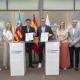 alcalde de Alicante, Luis Barcala, y el director general de la IFA, Alejandro Morant, en el acto de firma de sendos convenios por los que la Instit...