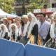 Imagen del alcalde de Alicante, Luis Barcala, junto a las Belleas del Foc 2026 y damas en la primera mascletà