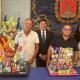 El alcalde Luis Barcala y la concejala Cristina Cutanda, junto a los artistas Pedro Espadero y Sergio Gómez y las maquetas ganadoras