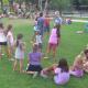 Instantánea con unos niños tomando parte en una actividad lúdica en uno de los parques