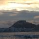 El castillo de Santa Bárbara sobre el monte Benacantil, en una vista desde la bahía